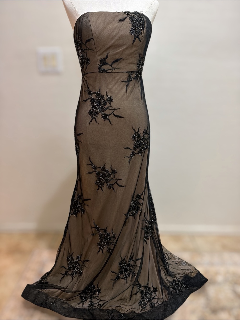 B. Darlin Black Beaded Floral Mesh Mermaid
Gown Size 5/6